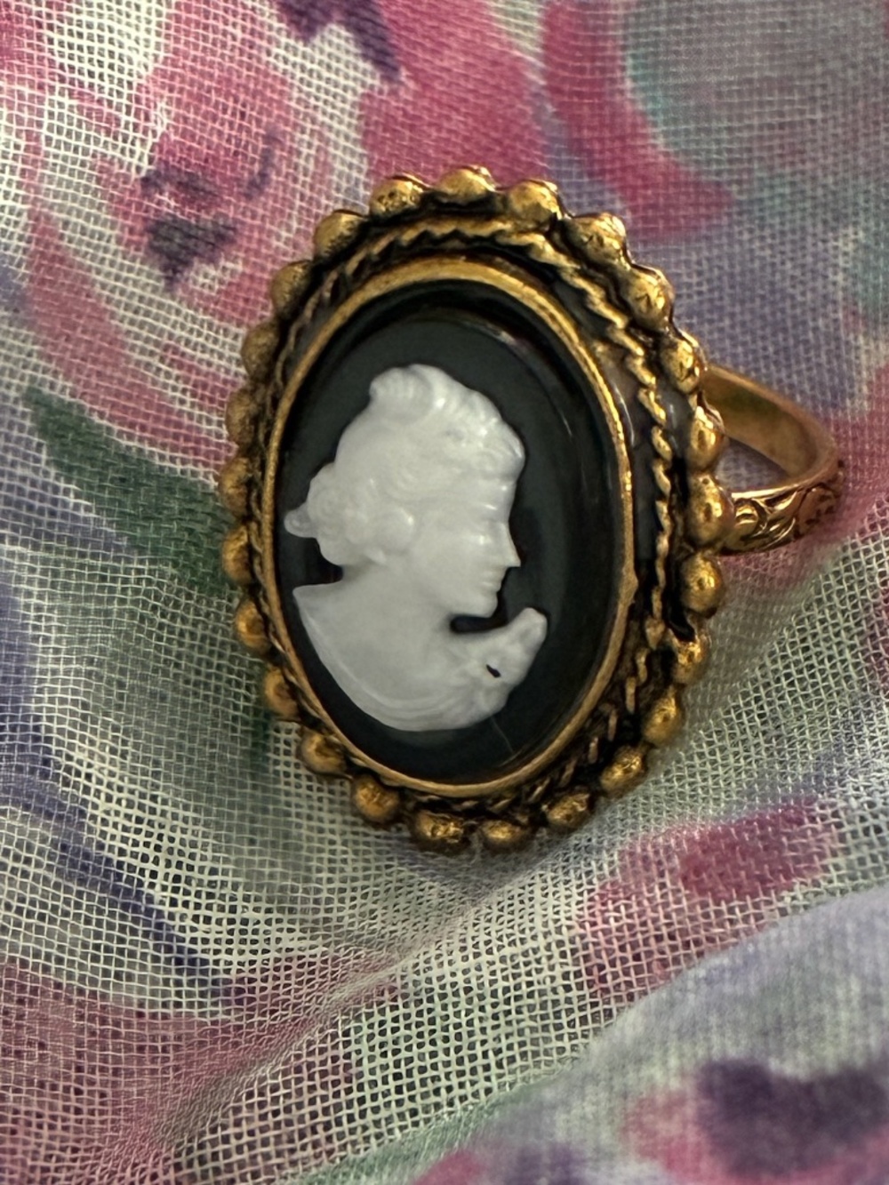 VTG 1970s Black Cameo Ring Adjustable